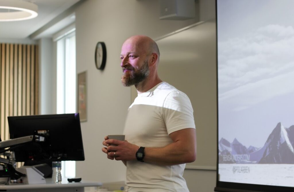 Ben Saunders speaking to students